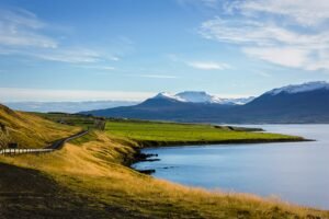First-time solo travelers and nature lovers